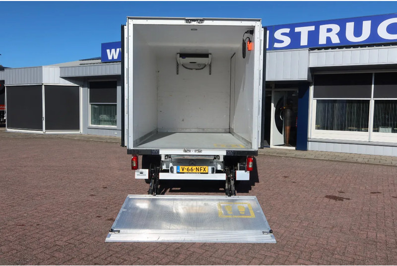 Mercedes-Benz Sprinter 516 CDI Koel/Vries + Dhollandia Klep 750 kg Carrier 300 Xarios Dag + nacht 220 Volt - Refrigerated delivery van: picture 3 Mercedes-Benz Sprinter 516 CDI Koel/Vries + Dhollandia Klep 750 kg Carrier 300 Xarios Dag + nacht 220 Volt - Refrigerated delivery van: picture 3