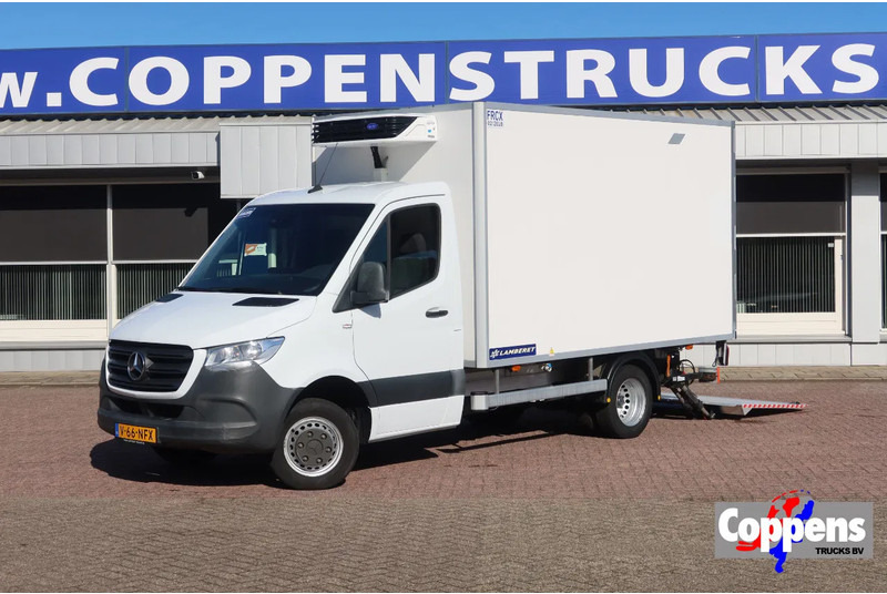Mercedes-Benz Sprinter 516 CDI Koel/Vries + Dhollandia Klep 750 kg Carrier 300 Xarios Dag + nacht 220 Volt - Refrigerated delivery van: picture 1 Mercedes-Benz Sprinter 516 CDI Koel/Vries + Dhollandia Klep 750 kg Carrier 300 Xarios Dag + nacht 220 Volt - Refrigerated delivery van: picture 1