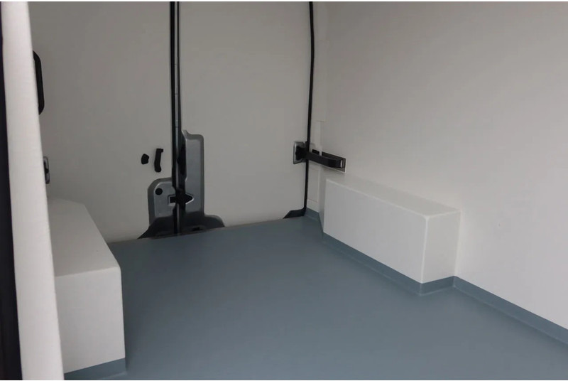 Renault Master Red Edition 150 PK Carrier Xarios 350 Koele/vriezen/verwarmen + nachtaansluiting 220 volt. - Refrigerated delivery van: picture 4 Renault Master Red Edition 150 PK Carrier Xarios 350 Koele/vriezen/verwarmen + nachtaansluiting 220 volt. - Refrigerated delivery van: picture 4