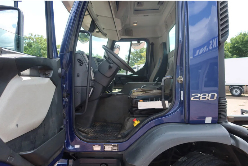 Volvo FE 280 Container / Kabelsysteem H.T.S Kabel, 15 ton, 575 cm 6 Cilinder - Cable system truck: picture 4 Volvo FE 280 Container / Kabelsysteem H.T.S Kabel, 15 ton, 575 cm 6 Cilinder - Cable system truck: picture 4