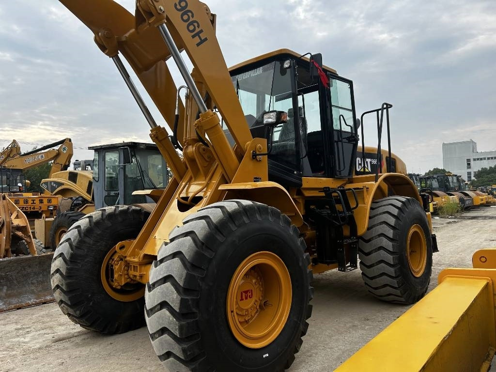 CAT 966H - Wheel loader: picture 2 CAT 966H - Wheel loader: picture 2