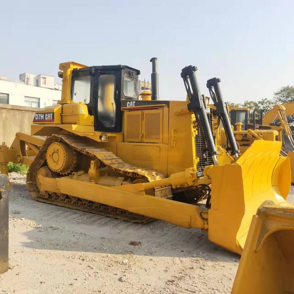 CAT D7H - Bulldozer: picture 1 CAT D7H - Bulldozer: picture 1