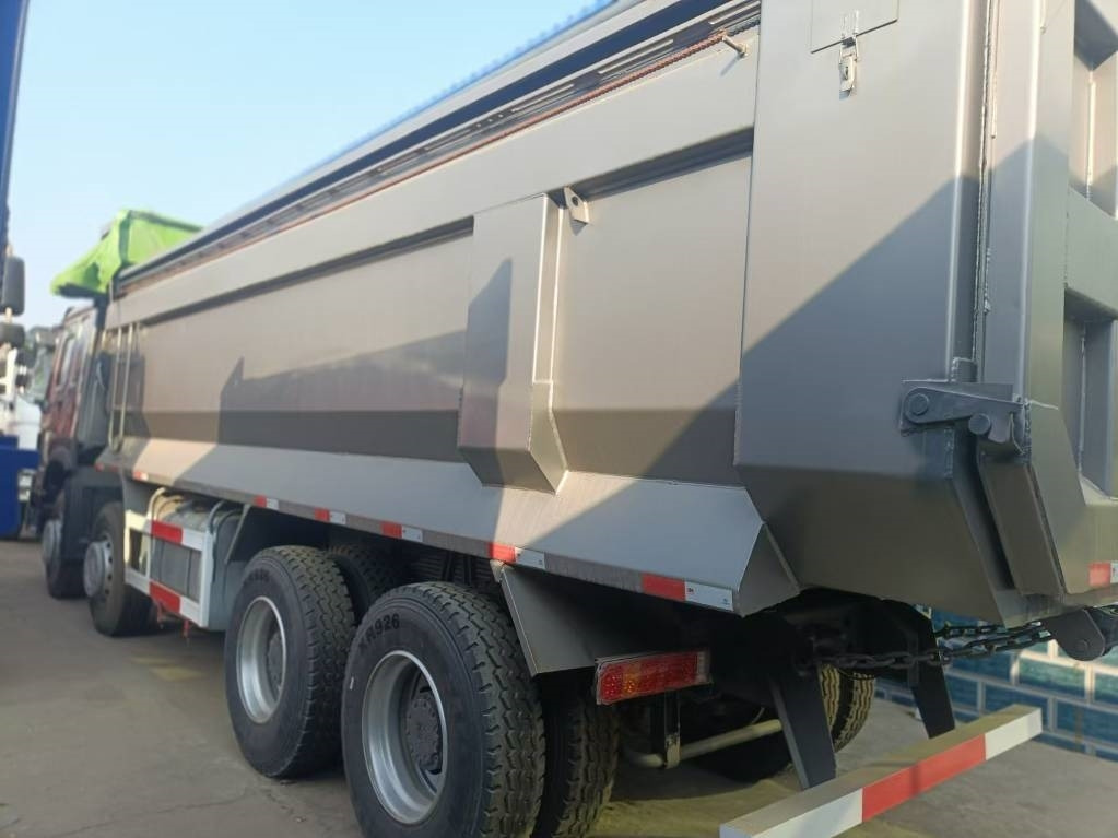 Howo 371 8x4 - Tipper: picture 4 Howo 371 8x4 - Tipper: picture 4