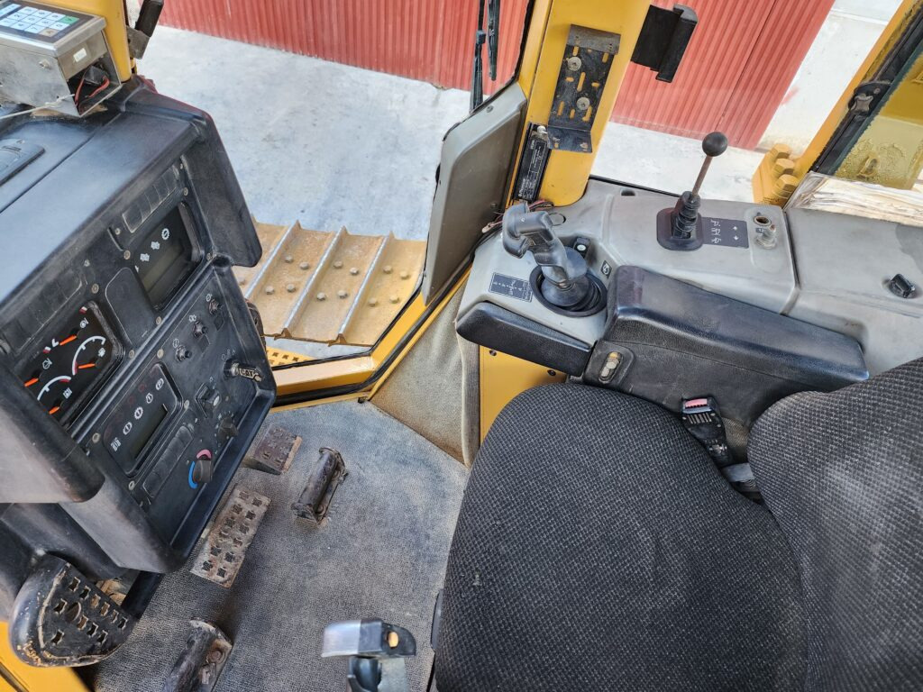 Bulldozer CAT D6N LGP: picture 6