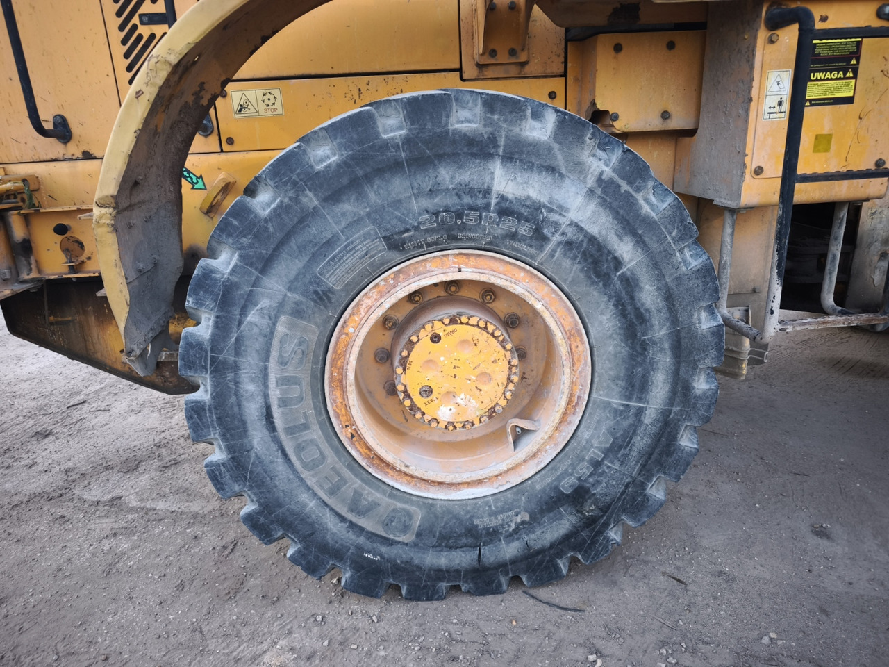 HYUNDAI 757-7 - Wheel loader: picture 3 HYUNDAI 757-7 - Wheel loader: picture 3