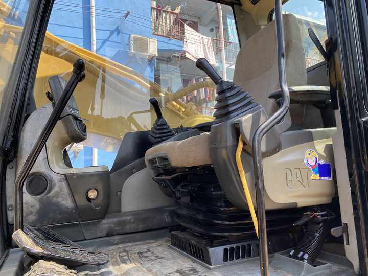 30 Ton Heavy Excavator Japan Origin Cat 330d 330dl 330d2 Fairly Used Caterpillar Mining Excavator With Jack Hammer In Shanghai - Crawler excavator: picture 5 30 Ton Heavy Excavator Japan Origin Cat 330d 330dl 330d2 Fairly Used Caterpillar Mining Excavator With Jack Hammer In Shanghai - Crawler excavator: picture 5