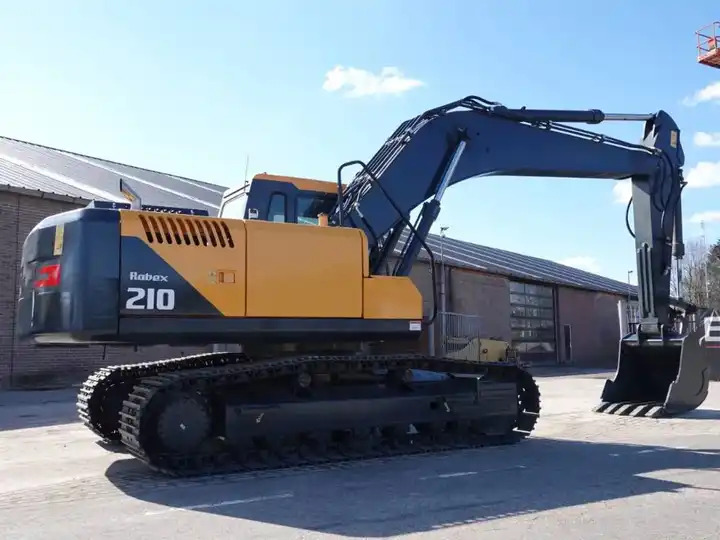 Certificated High Quality Hyundai 220LC Excavator 220lc-9s HX220L 220HD 22 Tons Excavator for Sale - Excavator: picture 5 Certificated High Quality Hyundai 220LC Excavator 220lc-9s HX220L 220HD 22 Tons Excavator for Sale - Excavator: picture 5