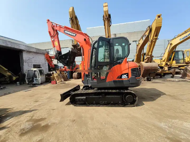 High Quality and Low price Used Doosan Dx60 Wheeled Excavator In Good Condition 6-ton Mini 6t Excavator for sale - Crawler excavator: picture 4 High Quality and Low price Used Doosan Dx60 Wheeled Excavator In Good Condition 6-ton Mini 6t Excavator for sale - Crawler excavator: picture 4