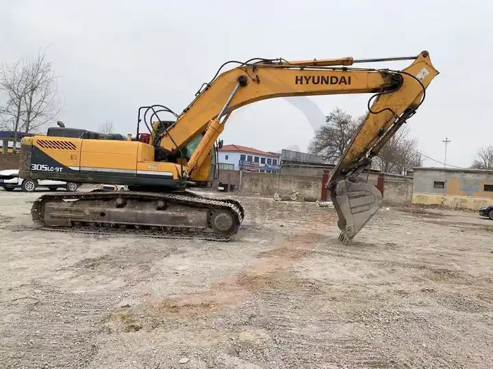 Original Korea Used Excavator Hyundai 305lc-9t In Stock 90%new Second Hand Hyundai 305lc-9t Digger In Good Condition on sale - Crawler excavator: picture 4 Original Korea Used Excavator Hyundai 305lc-9t In Stock 90%new Second Hand Hyundai 305lc-9t Digger In Good Condition on sale - Crawler excavator: picture 4