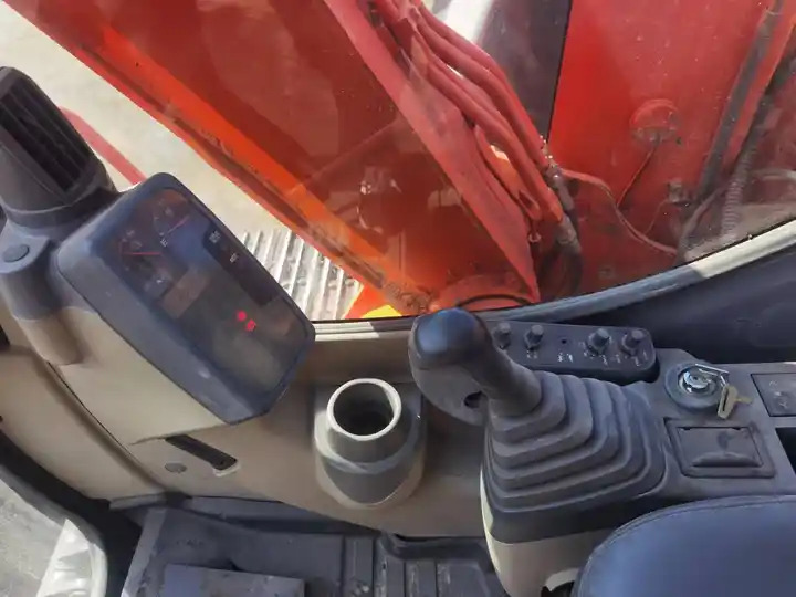 Original Used Excavator Made In Japan Tata Hitachi Zx60 Heavy Equipment 6 Tons 90% New - Crawler excavator: picture 3 Original Used Excavator Made In Japan Tata Hitachi Zx60 Heavy Equipment 6 Tons 90% New - Crawler excavator: picture 3