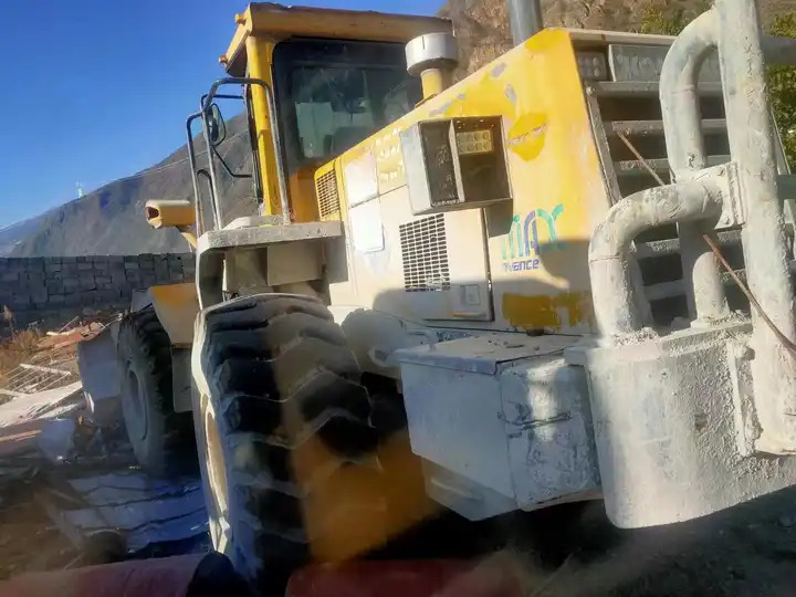 Popular Low Price Second Hand Soil Load 7ton Komatsu Wa470-3 Wheel Front Loader Used Wa470-3 with good working condition - Wheel loader: picture 4 Popular Low Price Second Hand Soil Load 7ton Komatsu Wa470-3 Wheel Front Loader Used Wa470-3 with good working condition - Wheel loader: picture 4