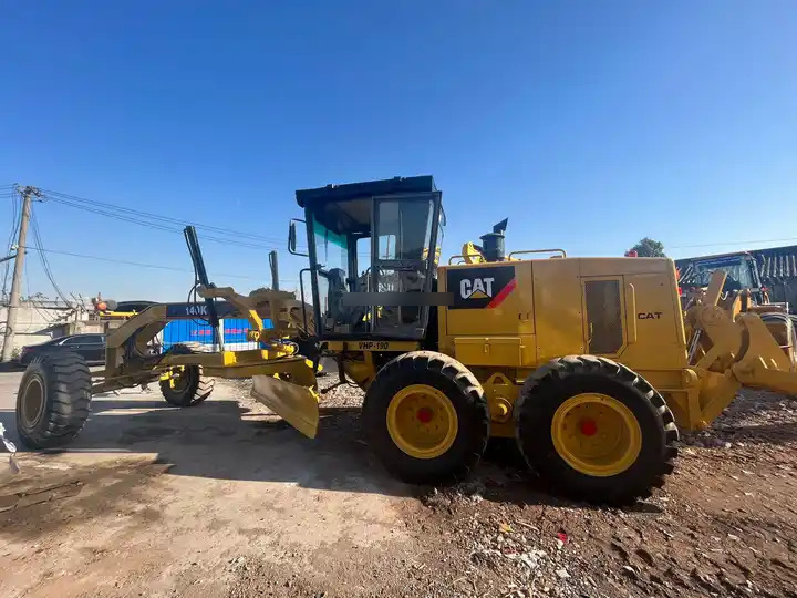Second hand Caterpillar motor Grader CAT 140K for sale, used CAT 140G 140H 140K in good condition - Grader: picture 4 Second hand Caterpillar motor Grader CAT 140K for sale, used CAT 140G 140H 140K in good condition - Grader: picture 4