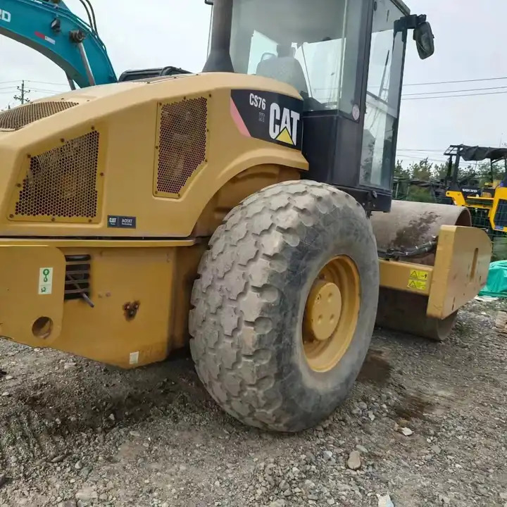 Used 18 ton Caterpillar Road Roller CAT CS76T Road Paving Machinery Soil Compactor made in USA - Road roller: picture 1 Used 18 ton Caterpillar Road Roller CAT CS76T Road Paving Machinery Soil Compactor made in USA - Road roller: picture 1