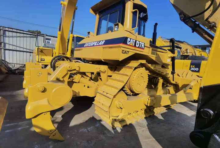 Used Bulldozers CAT D7R D8R with low price in Low Working Hour - Bulldozer: picture 3 Used Bulldozers CAT D7R D8R with low price in Low Working Hour - Bulldozer: picture 3