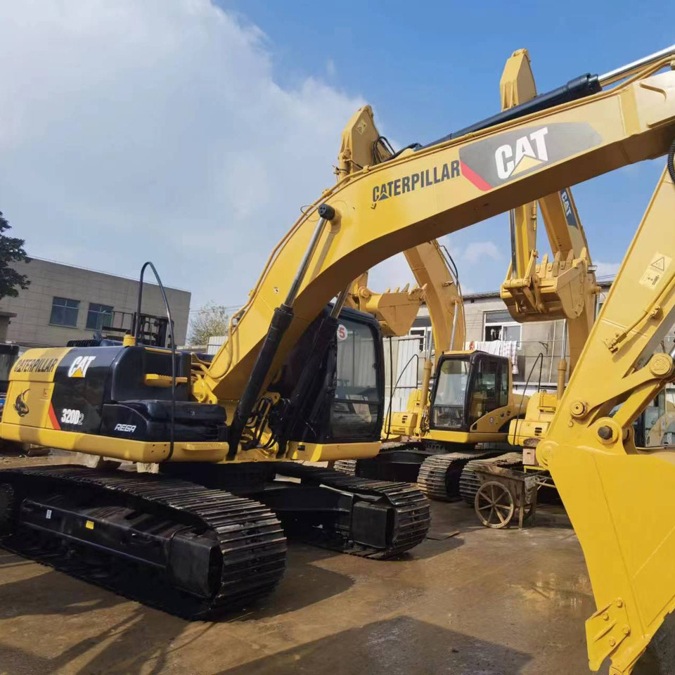 Used CAT 320 320B 320C 320D Excavator with bucket for excavator - Crawler excavator: picture 1 Used CAT 320 320B 320C 320D Excavator with bucket for excavator - Crawler excavator: picture 1