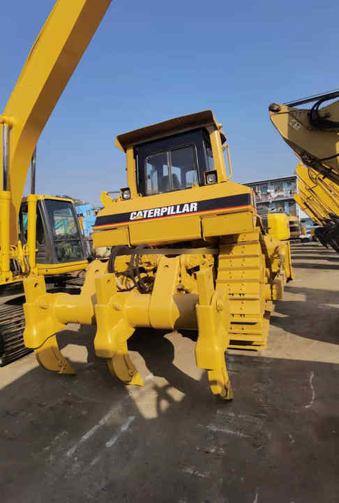 Used Cat Caterpillar D7r Bulldozer Japan Original Cheap Price Small Crawler Bulldozer D7r with good condition on Sale - Bulldozer: picture 5 Used Cat Caterpillar D7r Bulldozer Japan Original Cheap Price Small Crawler Bulldozer D7r with good condition on Sale - Bulldozer: picture 5
