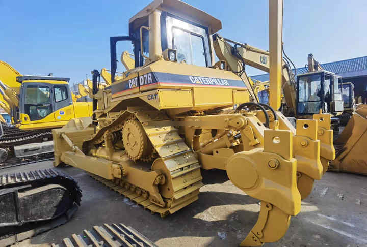 Used Cat Caterpillar D7r Bulldozer Japan Original Cheap Price Small Crawler Bulldozer D7r with good condition on Sale - Bulldozer: picture 4 Used Cat Caterpillar D7r Bulldozer Japan Original Cheap Price Small Crawler Bulldozer D7r with good condition on Sale - Bulldozer: picture 4