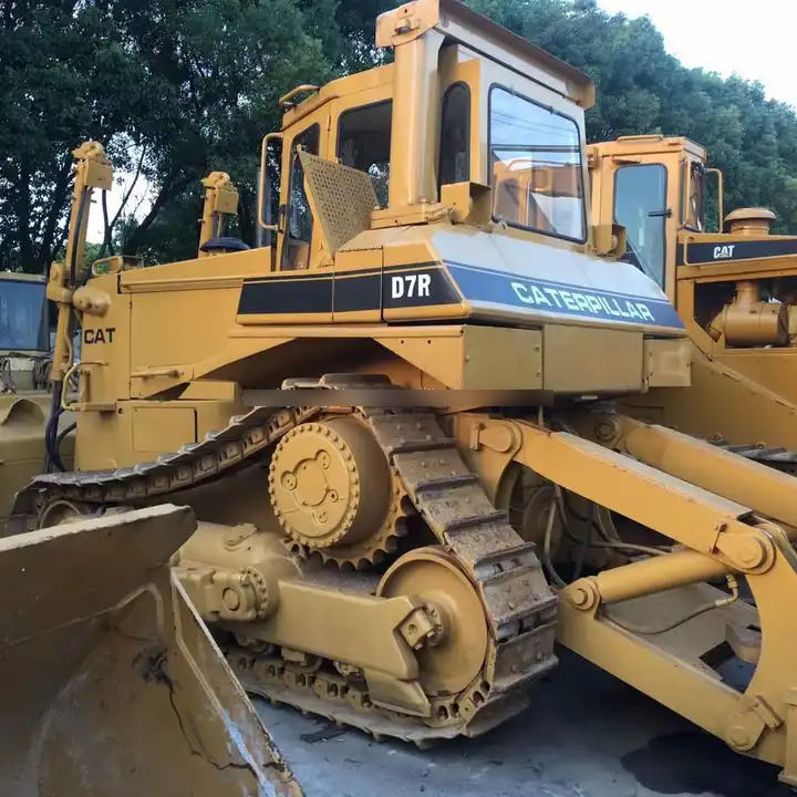 Used Cat Caterpillar D7r Bulldozer Japan Original Cheap Price Small Crawler Bulldozer D7r with good condition on Sale - Bulldozer: picture 2 Used Cat Caterpillar D7r Bulldozer Japan Original Cheap Price Small Crawler Bulldozer D7r with good condition on Sale - Bulldozer: picture 2