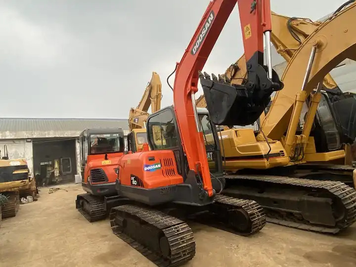Used Doosan 6ton dx60 dx55 dx75 excavator made in Korea - Crawler excavator: picture 4 Used Doosan 6ton dx60 dx55 dx75 excavator made in Korea - Crawler excavator: picture 4
