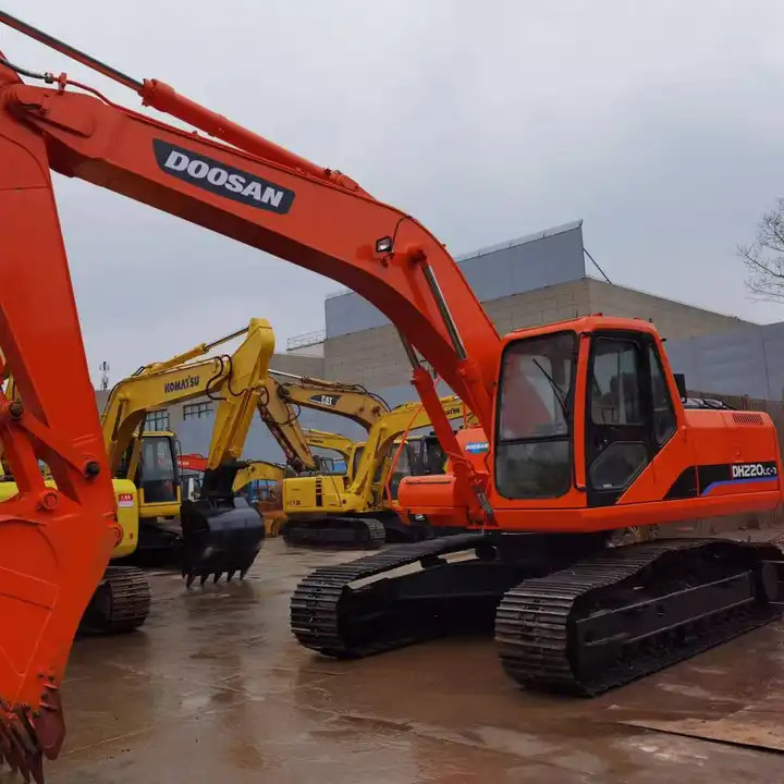 Used Doosan DH220-7 excavator on sale with manual engine made in Korea - Crawler excavator: picture 1 Used Doosan DH220-7 excavator on sale with manual engine made in Korea - Crawler excavator: picture 1