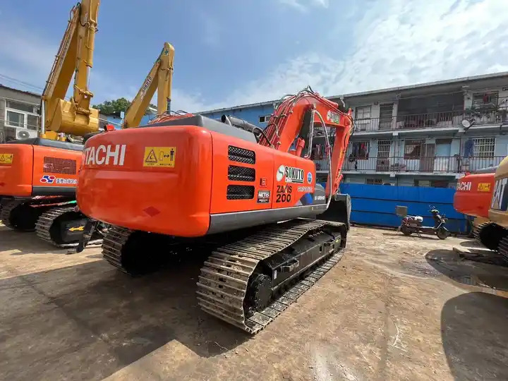 Used Hitachi ZX200 crawler Excavator, Japan Made used Hitachi ZX200 large Excavator in good condition - Crawler excavator: picture 2 Used Hitachi ZX200 crawler Excavator, Japan Made used Hitachi ZX200 large Excavator in good condition - Crawler excavator: picture 2