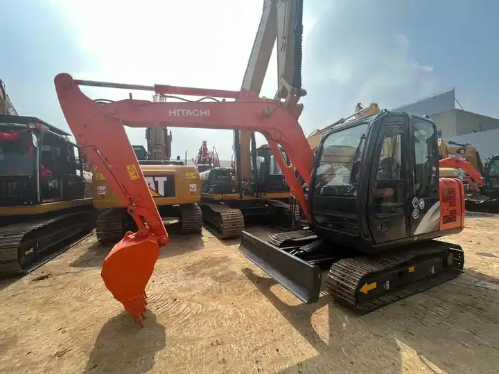 Used Hitachi ZX70 crawler Excavator, Japan Made used Hitachi ZX70 Mini Excavator in good condition on sale - Crawler excavator: picture 4 Used Hitachi ZX70 crawler Excavator, Japan Made used Hitachi ZX70 Mini Excavator in good condition on sale - Crawler excavator: picture 4