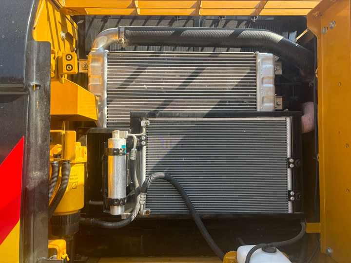 Used Excavator cat 320dsed Excavator Original Crawler Used CAT 320 Excavator 320D Caterpillar Machinery - Crawler excavator: picture 5 Used Excavator cat 320dsed Excavator Original Crawler Used CAT 320 Excavator 320D Caterpillar Machinery - Crawler excavator: picture 5