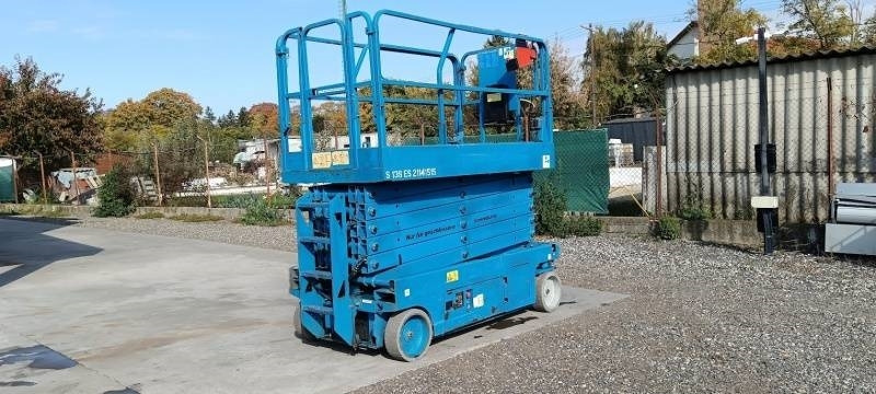 Genie GS4047 - 13,7m - electric  - Scissor lift: picture 2 Genie GS4047 - 13,7m - electric  - Scissor lift: picture 2