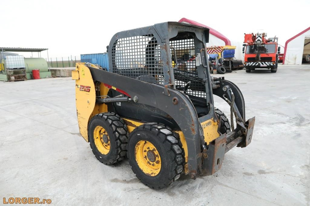 New Holland L 215 - Skid steer loader: picture 4 New Holland L 215 - Skid steer loader: picture 4