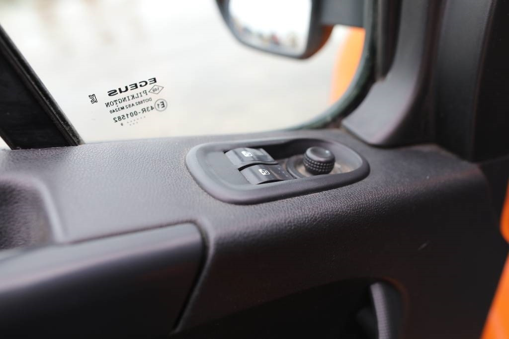 Closed box van Renault Master III: picture 14