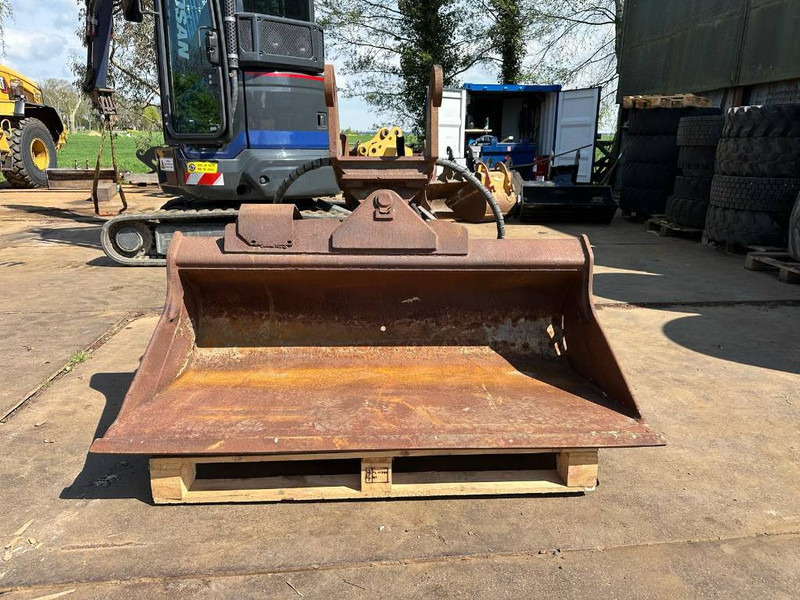 Cangini Benne CW10 tiltbucket / schwenklöffel / kantelbak - Bucket for Construction machinery: picture 2 Cangini Benne CW10 tiltbucket / schwenklöffel / kantelbak - Bucket for Construction machinery: picture 2