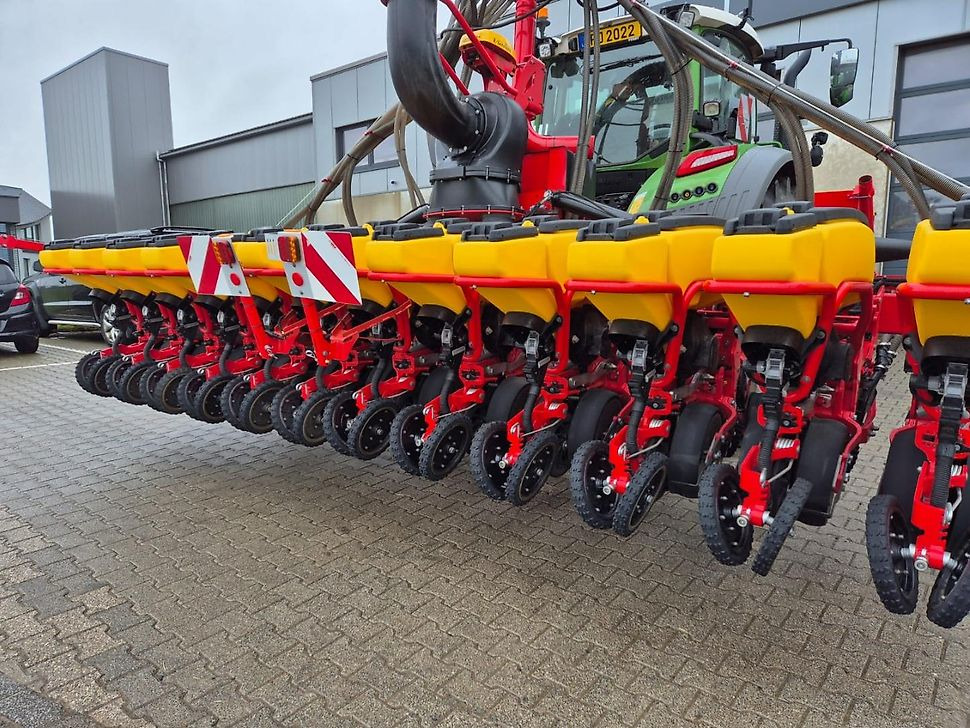 J.Reiff Sarl
Herr Stefan Neukirch - 77 Z.I in den - Precision sowing machine: picture 4 J.Reiff Sarl
Herr Stefan Neukirch - 77 Z.I in den - Precision sowing machine: picture 4