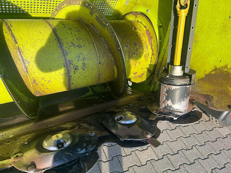 J.Reiff Sarl
Herr Stefan Neukirch - 77 Z.I in den - Forage harvester attachment: picture 5 J.Reiff Sarl
Herr Stefan Neukirch - 77 Z.I in den - Forage harvester attachment: picture 5