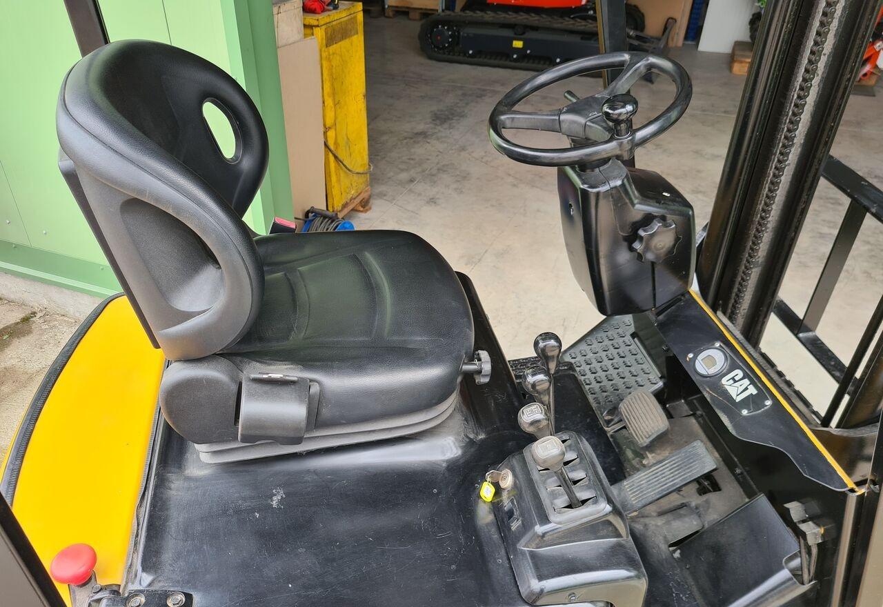 Caterpillar 15 - Forklift: picture 4 Caterpillar 15 - Forklift: picture 4
