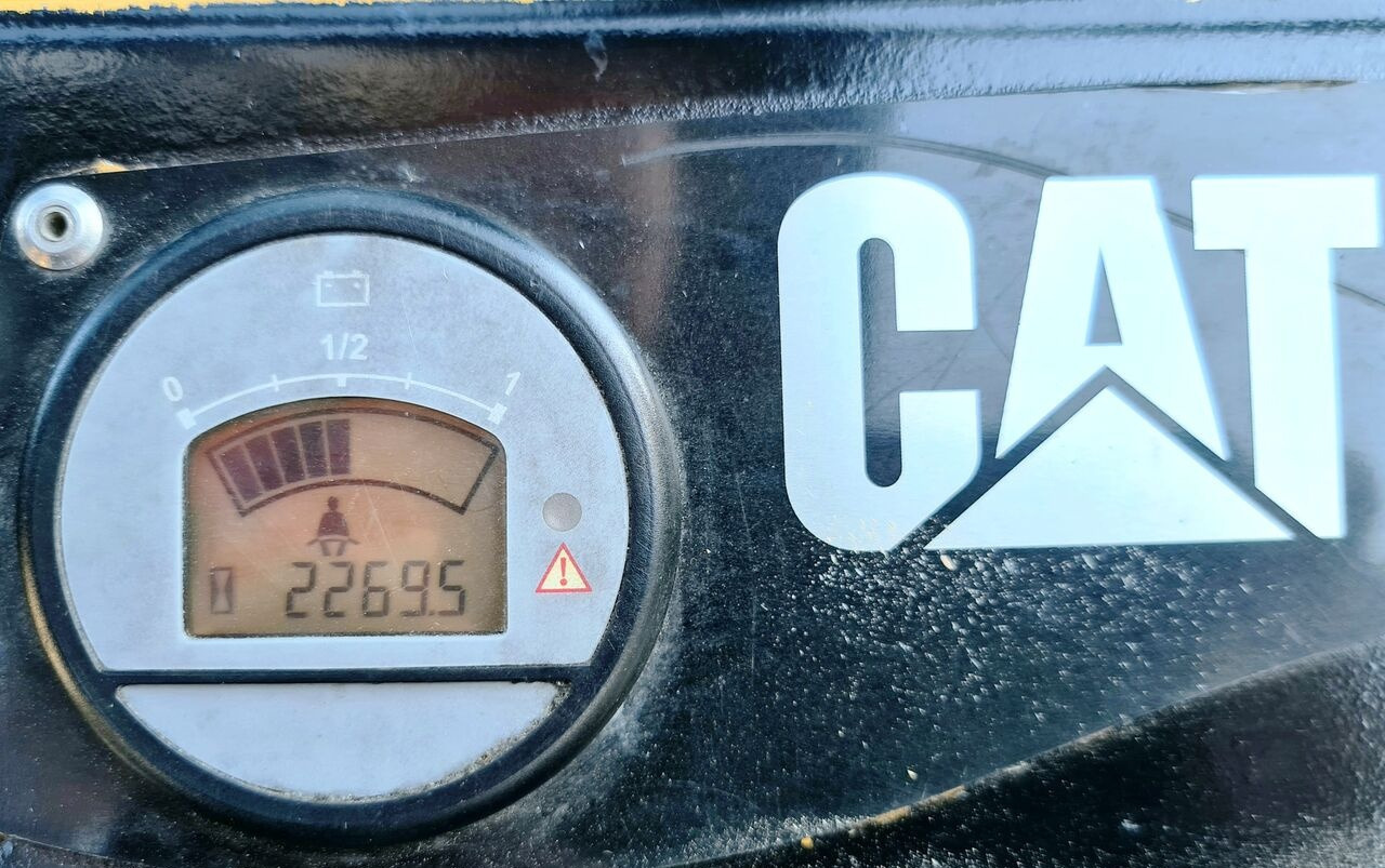 Caterpillar 15 - Forklift: picture 3 Caterpillar 15 - Forklift: picture 3