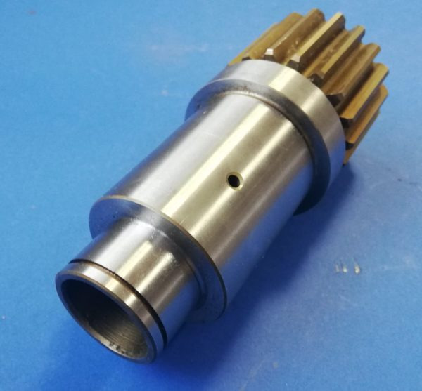 010430A Bobcat 325 swing motor shaft - Swing motor for Construction machinery: picture 1 010430A Bobcat 325 swing motor shaft - Swing motor for Construction machinery: picture 1