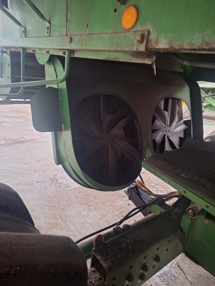 JOHN DEERE T670 - Combine harvester: picture 5 JOHN DEERE T670 - Combine harvester: picture 5