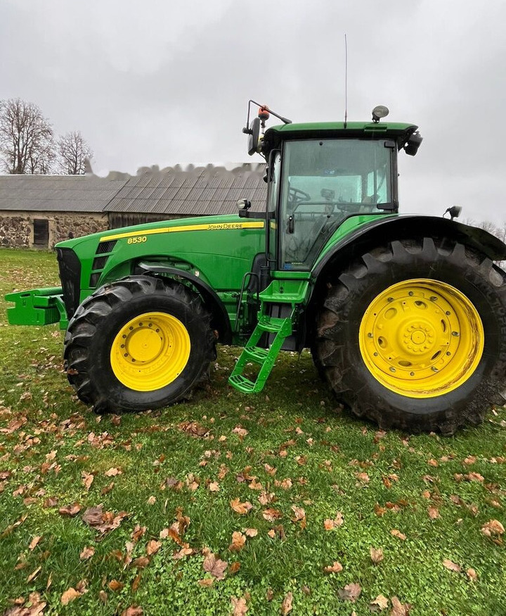 John Deere 8530 - Farm tractor: picture 1 John Deere 8530 - Farm tractor: picture 1