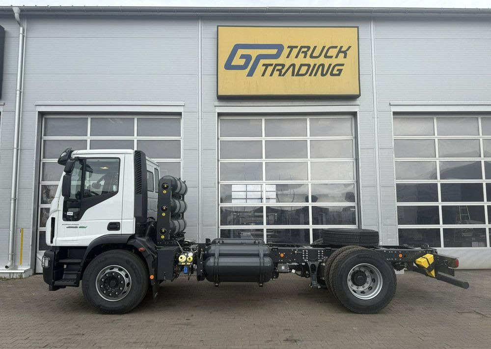 Iveco EuroCargo CNG - Cab chassis truck: picture 2 Iveco EuroCargo CNG - Cab chassis truck: picture 2