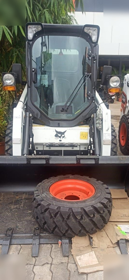 New Skid steer loader BOBCAT S450: picture 9