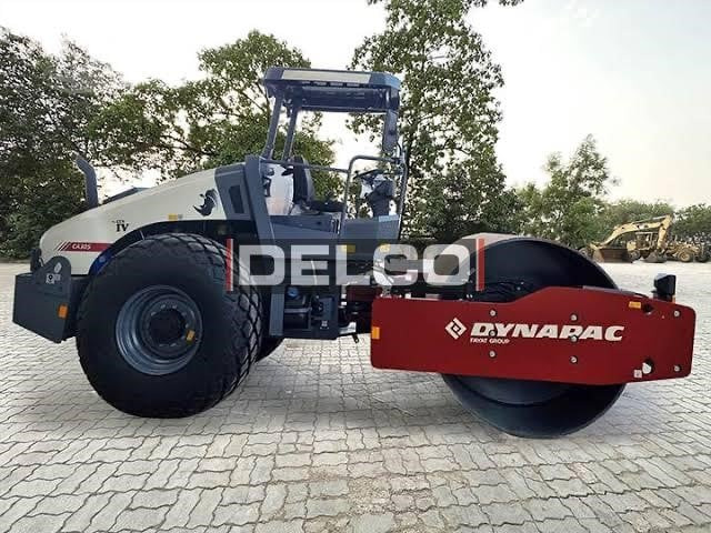 DYNAPAC CA305D - Roller: picture 1 DYNAPAC CA305D - Roller: picture 1