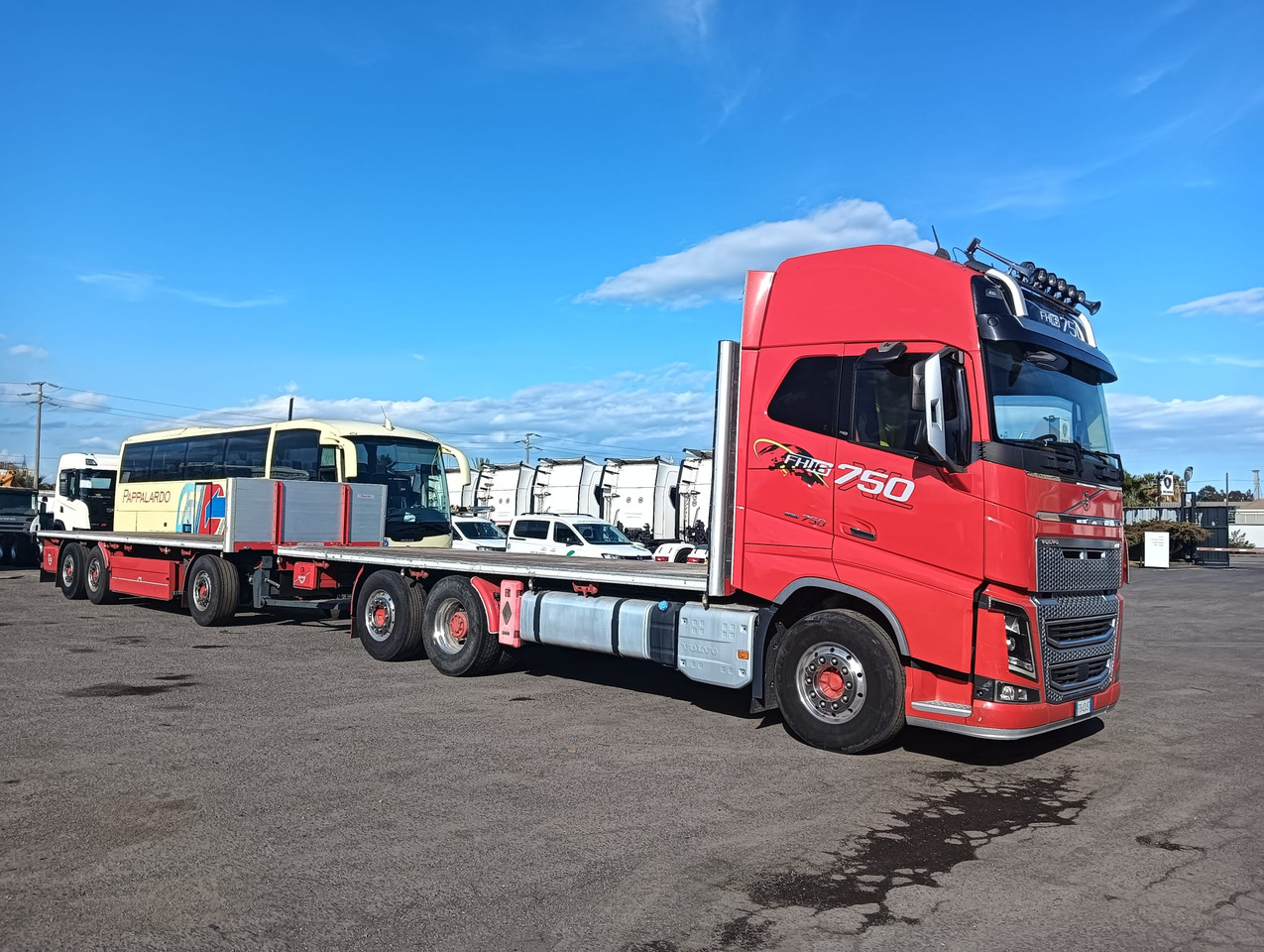 VOLVO FH16 750 - Dropside/ Flatbed truck: picture 5 VOLVO FH16 750 - Dropside/ Flatbed truck: picture 5