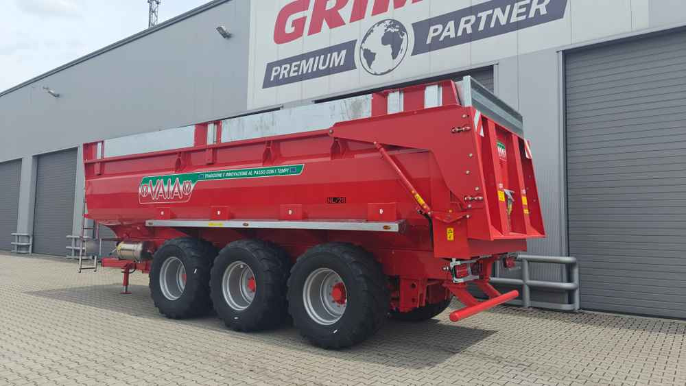 VAIA NL28 (3 axle trailer) - Tedding equipment: picture 3 VAIA NL28 (3 axle trailer) - Tedding equipment: picture 3