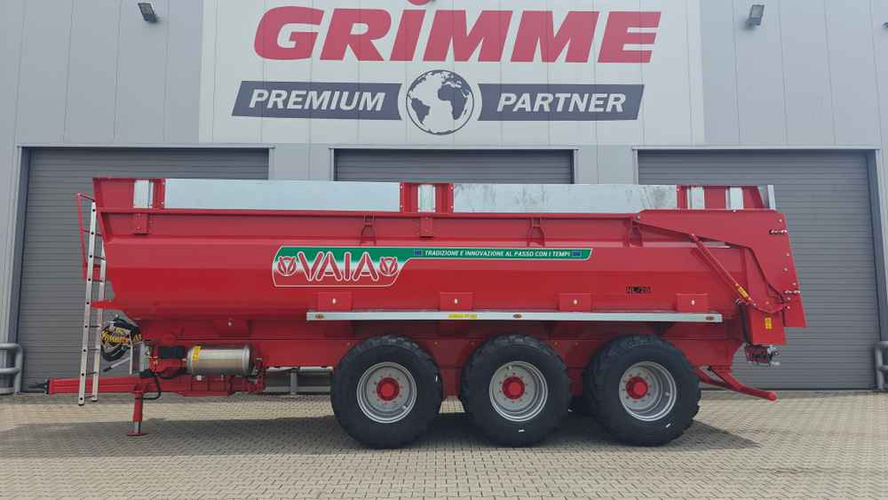 VAIA NL28 (3 axle trailer) - Tedding equipment: picture 1 VAIA NL28 (3 axle trailer) - Tedding equipment: picture 1