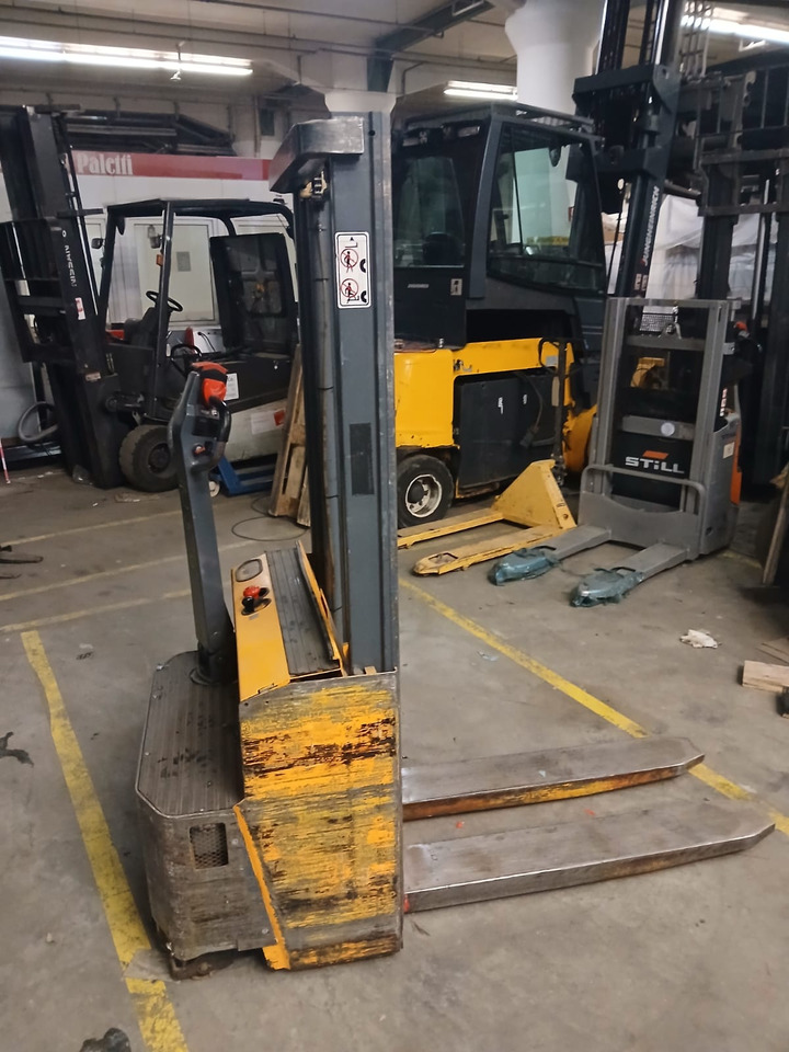 EGV12 - Stacker: picture 2 EGV12 - Stacker: picture 2