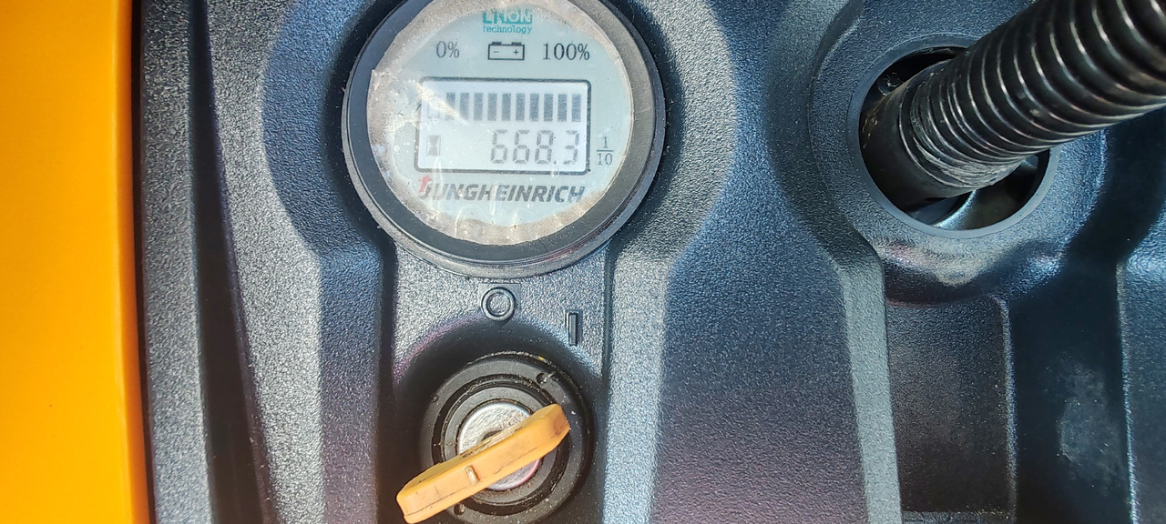 Pallet truck Jungheinrich EJE m13 Li Ion (x4pc. package): picture 6