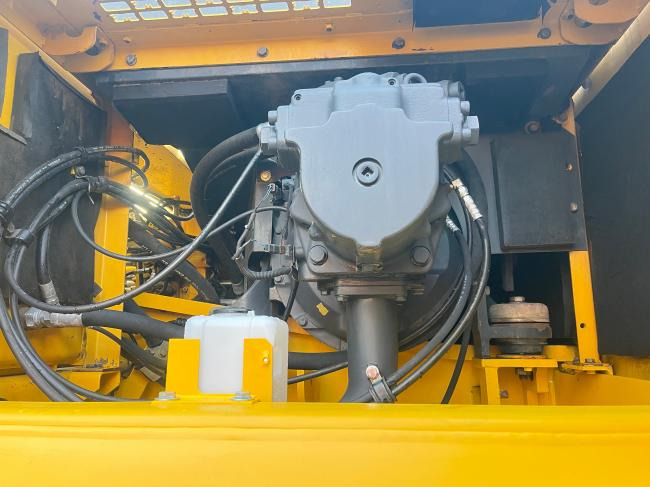 Crawler excavator Komatsu PC450: picture 8