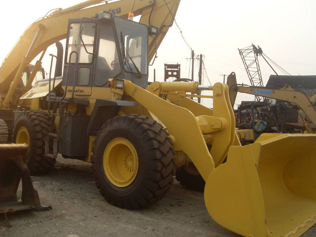 Komatsu WA320 - Wheel loader: picture 1 Komatsu WA320 - Wheel loader: picture 1