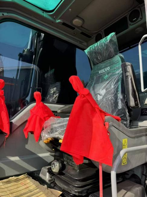 VOLVO EC240 - Crawler excavator: picture 3 VOLVO EC240 - Crawler excavator: picture 3