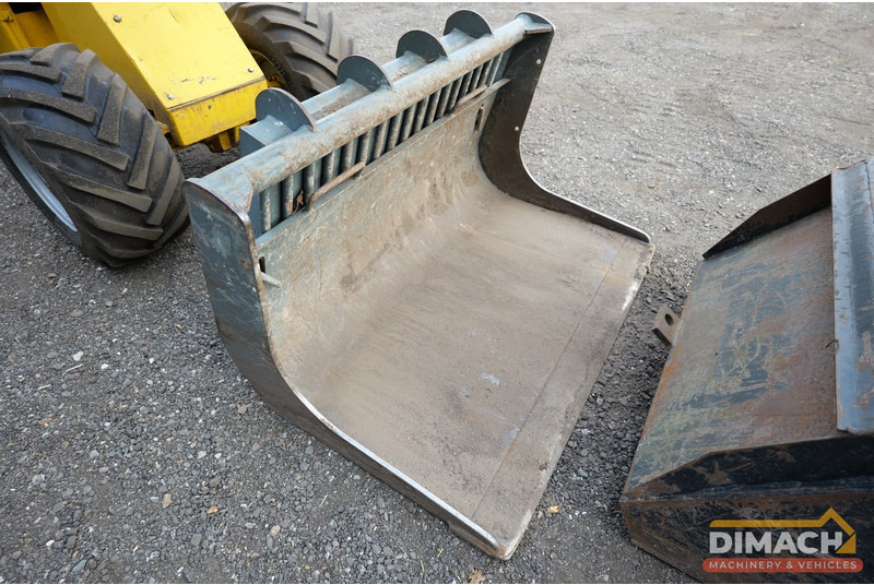 Striegel 150 DYA minishovel met 2 bakken en palletvorken en extra banden - Loader: picture 4 Striegel 150 DYA minishovel met 2 bakken en palletvorken en extra banden - Loader: picture 4